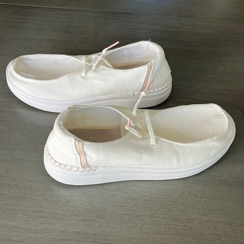 Hey dude size 9 women’s shoes. Worn a few times, great condition.